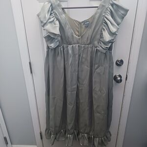 Elegant Plus Dress in Silver/green